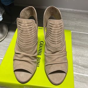 Gianni bini tan heeled Sandals